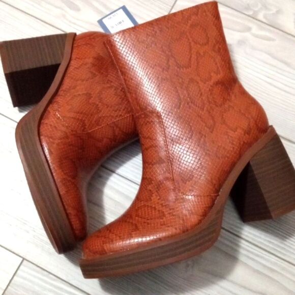 (37-3418) Universal Thread Jenna Boots Size 9 - Picture 6 of 13